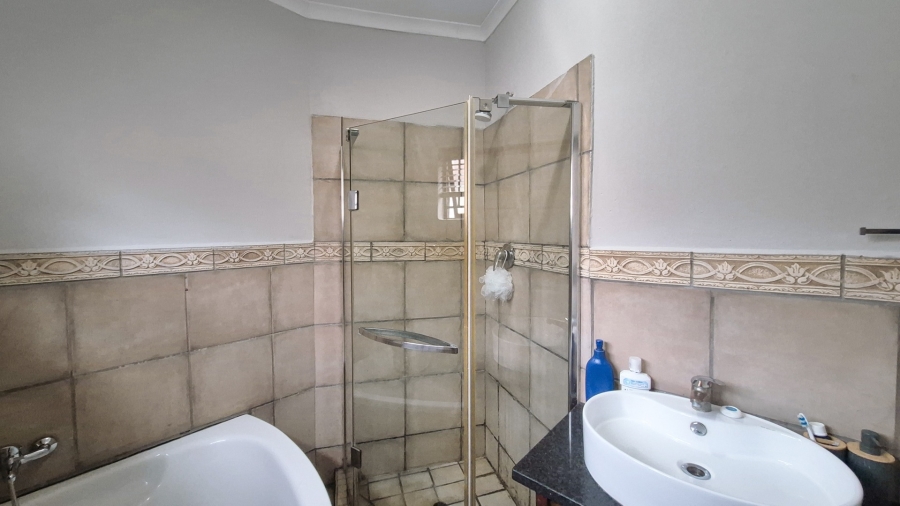 3 Bedroom Property for Sale in Mooivallei Park North West